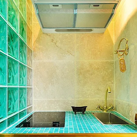 Marais Tiny Boat Merrib Apartment