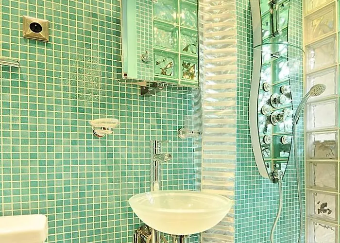 Marais Tiny Boat Merrib * Paříž