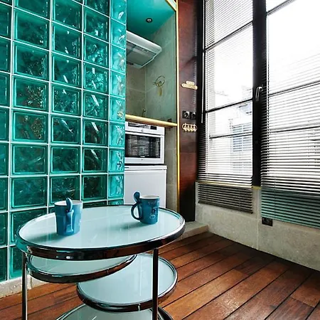 Apartment Marais Tiny Boat Merrib